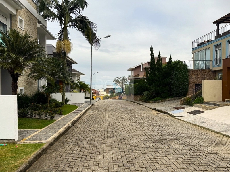 Terreno em condomínio fechado com 451m² em Santo Antônio Lisboa: 3ª foto da galeria de imagens do imóvel