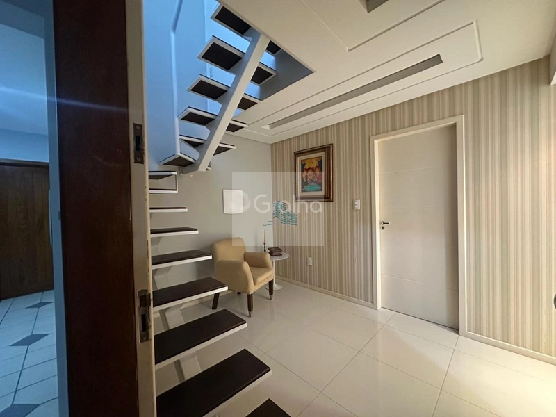 Apartamento duplex à Venda na Carvoeira – 2 Vagas e Próximo à UFSC: 1ª foto da galeria de imagens do imóvel