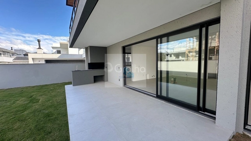Casa Espaçosa à Venda no Bairro Ratones – Estilo Rural com Muito Verde: 2ª foto da galeria de imagens do imóvel