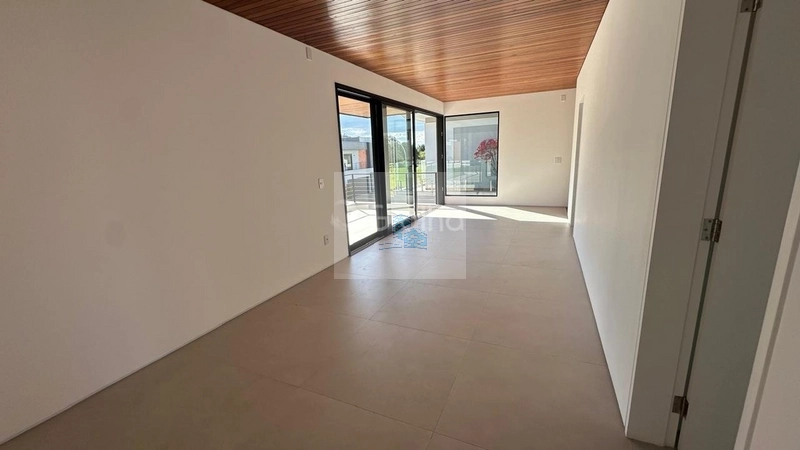Casa Espaçosa à Venda no Bairro Ratones – Estilo Rural com Muito Verde: 19ª foto da galeria de imagens do imóvel