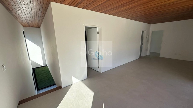 Casa Espaçosa à Venda no Bairro Ratones – Estilo Rural com Muito Verde: 20ª foto da galeria de imagens do imóvel