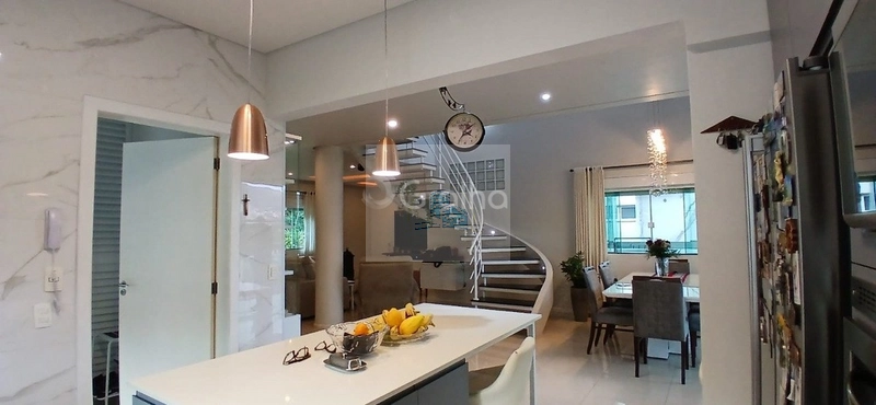 Casa residencial alto padrão com 3 quartos, 2 suítes e 436m²: 3ª foto da galeria de imagens do imóvel
