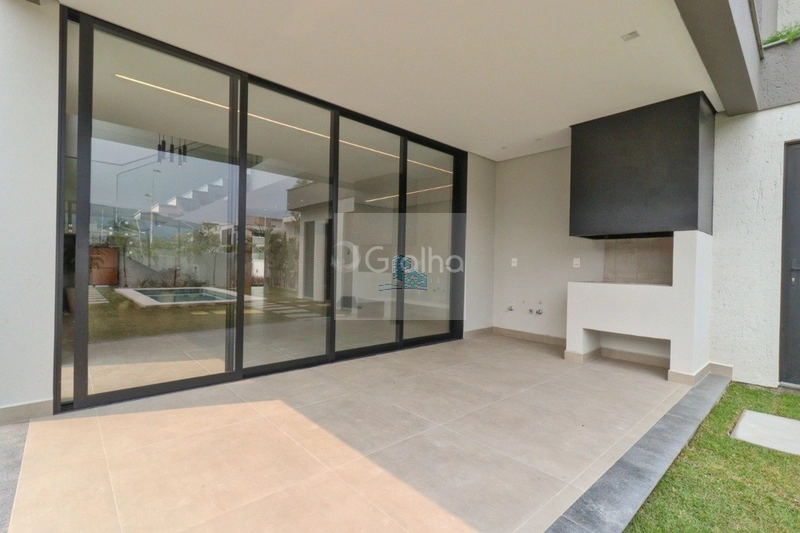 Casa residencial com 3 suítes e 237m² privativos na Lagoa da Conceição: 2ª foto da galeria de imagens do imóvel