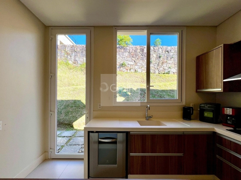 Casa de 185m² com 2 suítes em Cacupé: 11ª foto da galeria de imagens do imóvel
