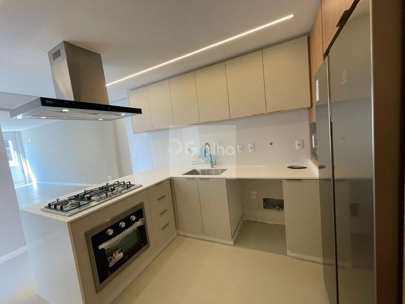 Apartamento reformado próximo à Beira-Mar Norte: 3ª foto da galeria de imagens do imóvel