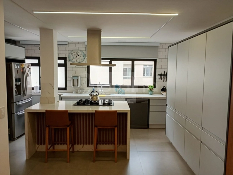 Cobertura Duplex com 4 Dormitórios e Terraço com Piscina – Centro, Flo: 9ª foto da galeria de imagens do imóvel