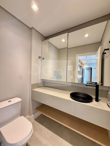 Apartamento Moderno a 100 Metros do Mar – Jurerê, Florianópolis: 3ª foto da galeria de imagens do imóvel