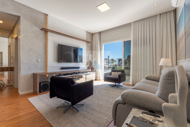 Casa a venda próximo a Bech village – Jurerê, Florianópolis: 4ª foto da galeria de imagens do imóvel