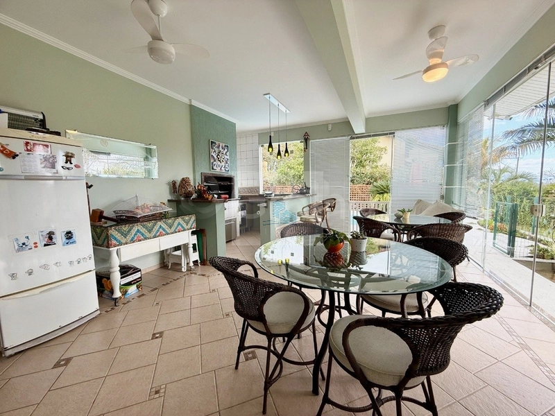 Casa de 295m² com 3 suítes em Cacupé: 11ª foto da galeria de imagens do imóvel