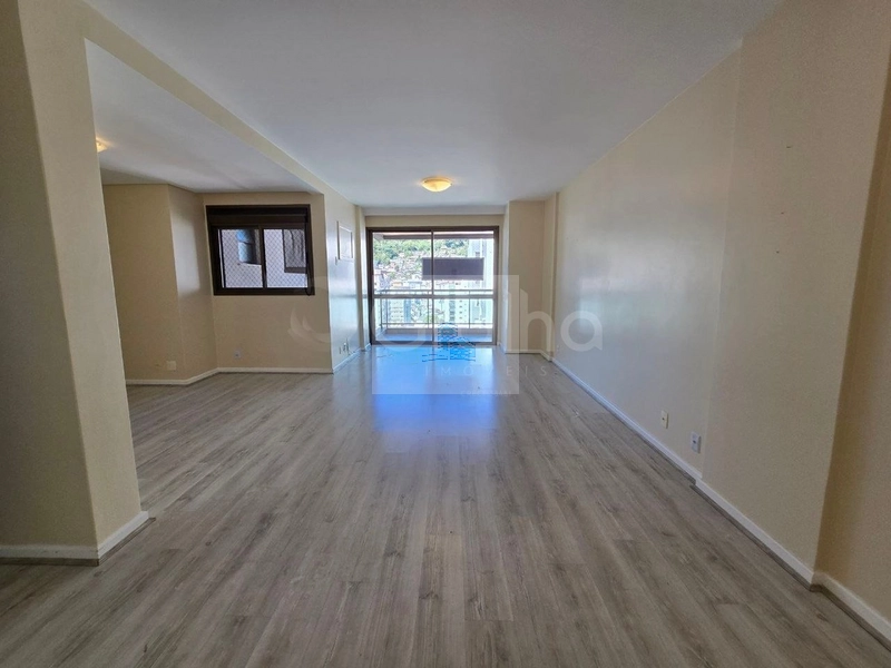 Apartamento de 127m² com 3 quartos sendo 1 suíte no Centro