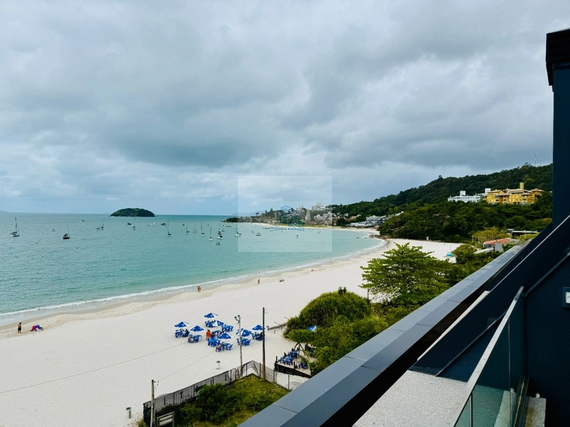 Cobertura com 3 suítes com 247m² em Jurerê.