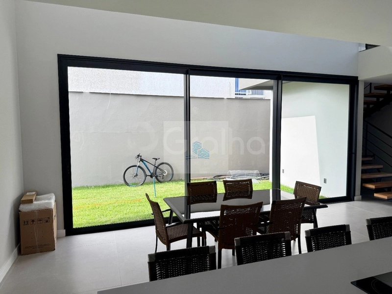 Casa residencial com 4 suítes com 300m² em Jurerê Internacional.: 4ª foto da galeria de imagens do imóvel