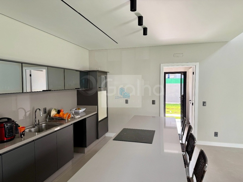 Casa residencial com 4 suítes com 300m² em Jurerê Internacional.: 3ª foto da galeria de imagens do imóvel