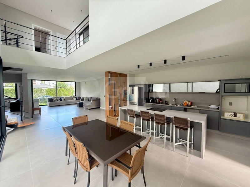 Casa residencial com 4 suítes com 300m² em Jurerê Internacional.: 5ª foto da galeria de imagens do imóvel