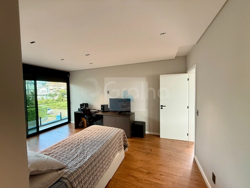 Casa residencial com 4 suítes com 300m² em Jurerê Internacional.: 15ª foto da galeria de imagens do imóvel