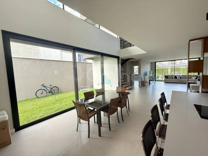 Casa residencial com 4 suítes com 300m² em Jurerê Internacional.: 8ª foto da galeria de imagens do imóvel