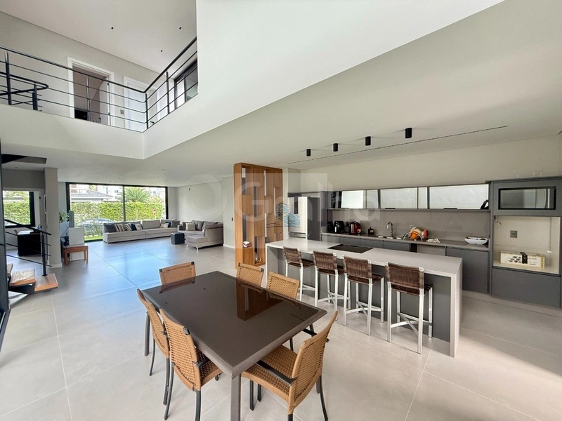 Casa residencial com 4 suítes com 300m² em Jurerê Internacional.: 7ª foto da galeria de imagens do imóvel