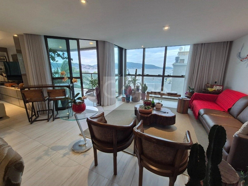 Apartamento Reformado e Amplo em Coqueiros — 130 m², Vista para o Mar: 4ª foto da galeria de imagens do imóvel