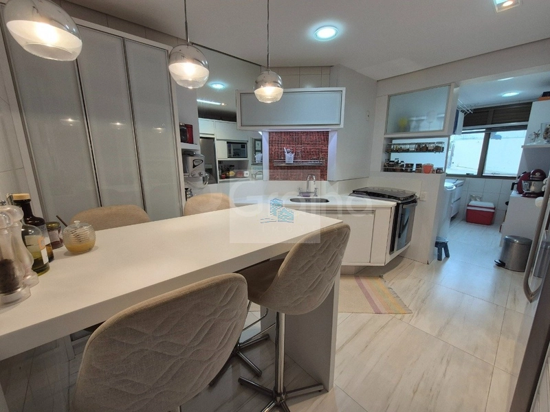 Apartamento Reformado e Amplo em Coqueiros — 130 m², Vista para o Mar: 8ª foto da galeria de imagens do imóvel