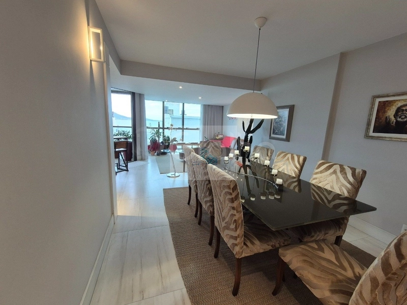 Apartamento Reformado e Amplo em Coqueiros — 130 m², Vista para o Mar: 3ª foto da galeria de imagens do imóvel