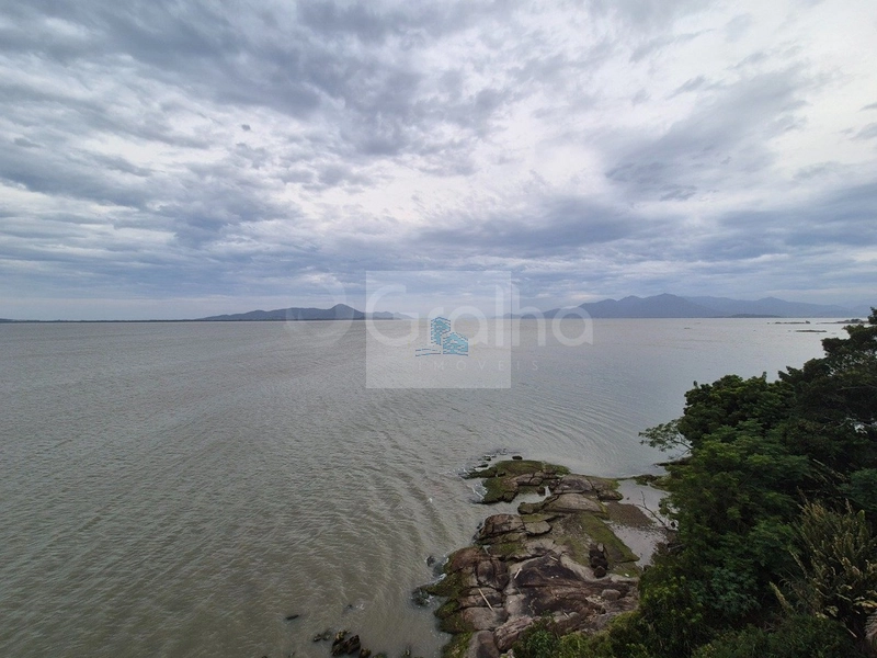 Apartamento Reformado e Amplo em Coqueiros — 130 m², Vista para o Mar: 15ª foto da galeria de imagens do imóvel