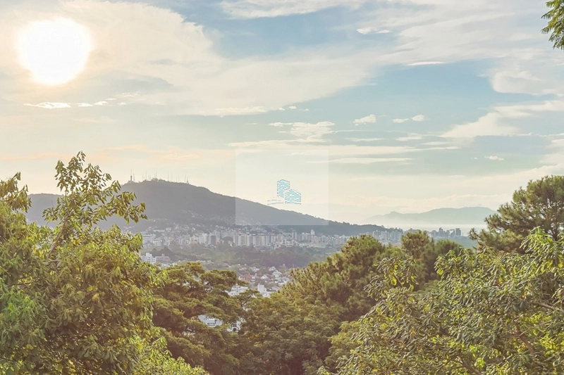 Casa com 4 quartos sendo 2 suítes no bairro Córrego grande: 15ª foto da galeria de imagens do imóvel