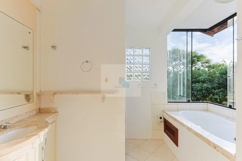 Casa com 4 quartos sendo 2 suítes no bairro Córrego grande: 11ª foto da galeria de imagens do imóvel