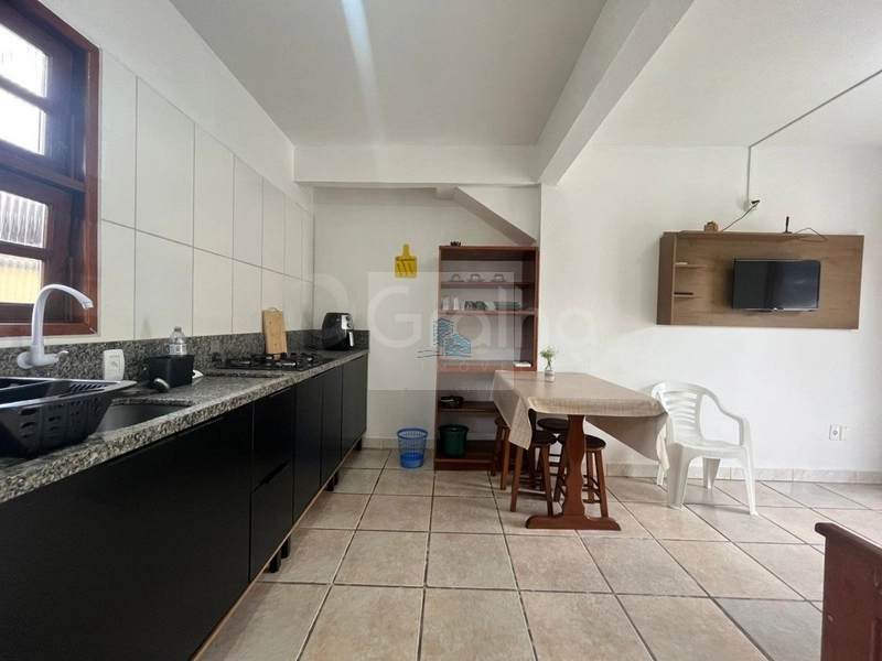 Pousada com 14 quartos sendo 10 suítes no bairro Canasvieiras: 2ª foto da galeria de imagens do imóvel