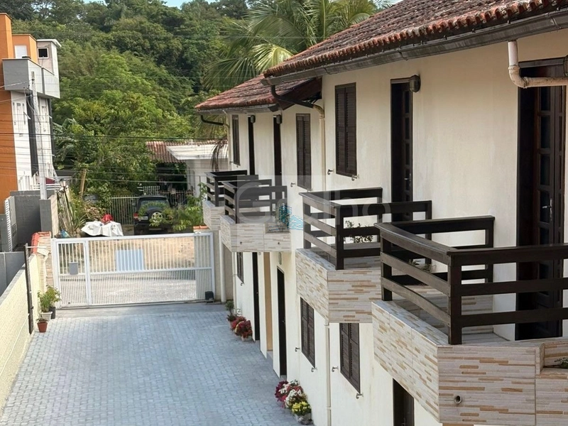 Pousada com 14 quartos sendo 10 suítes no bairro Canasvieiras: 14ª foto da galeria de imagens do imóvel