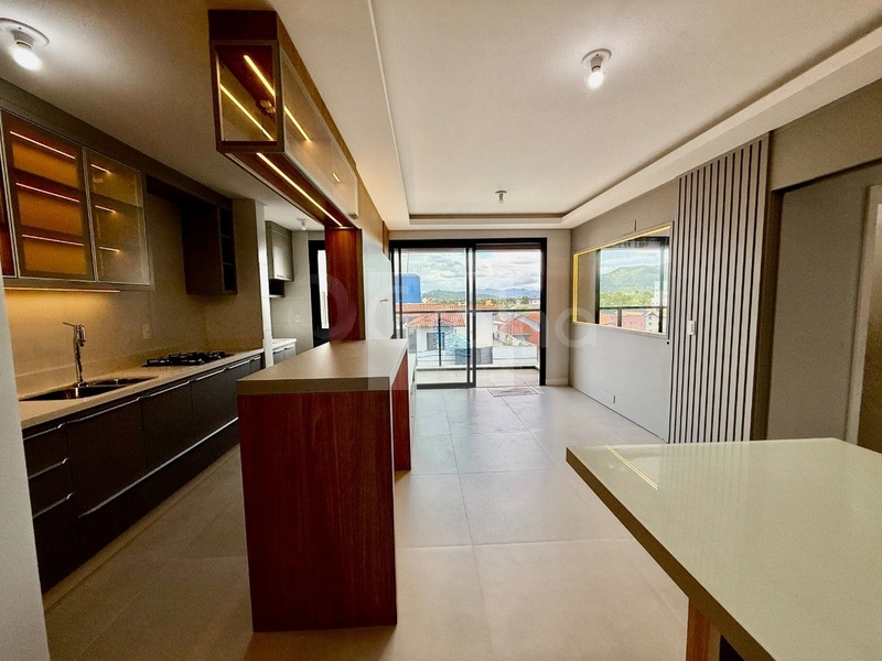 Apartamento de 65m² com 2 quartos sendo 1 suíte em Canasvieiras