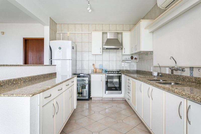 Casa à venda na Praia Brava, Florianópolis — vista para o mar: 7ª foto da galeria de imagens do imóvel