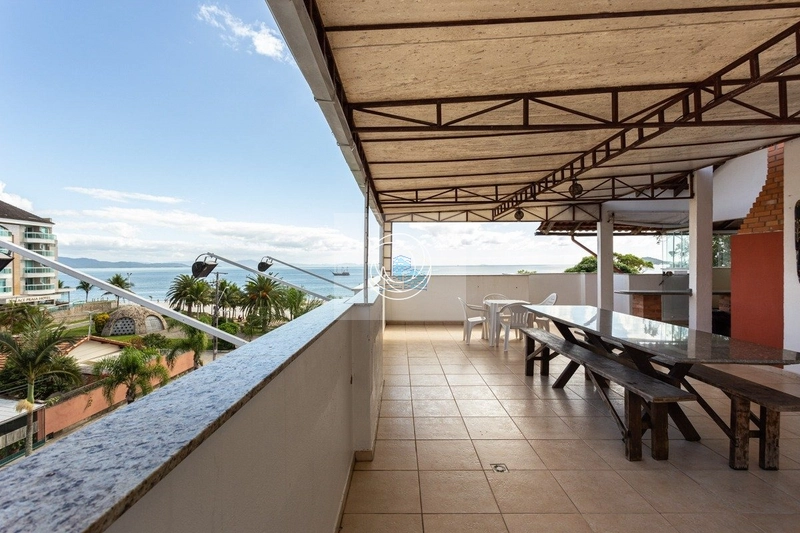 Hotel estilo pousada à venda em Canasvieiras – a apenas 10 metros do m: 1ª foto da galeria de imagens do imóvel