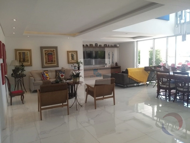 Duplex de 4 dormitórios no bairro Canavieiras