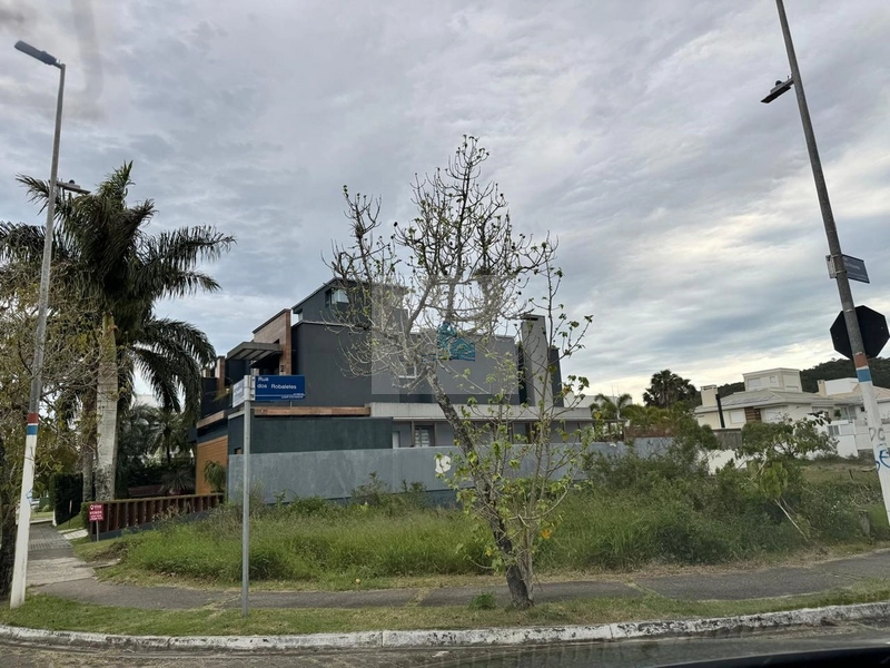 Terreno a venda em Jurerê internacional: 2ª foto da galeria de imagens do imóvel