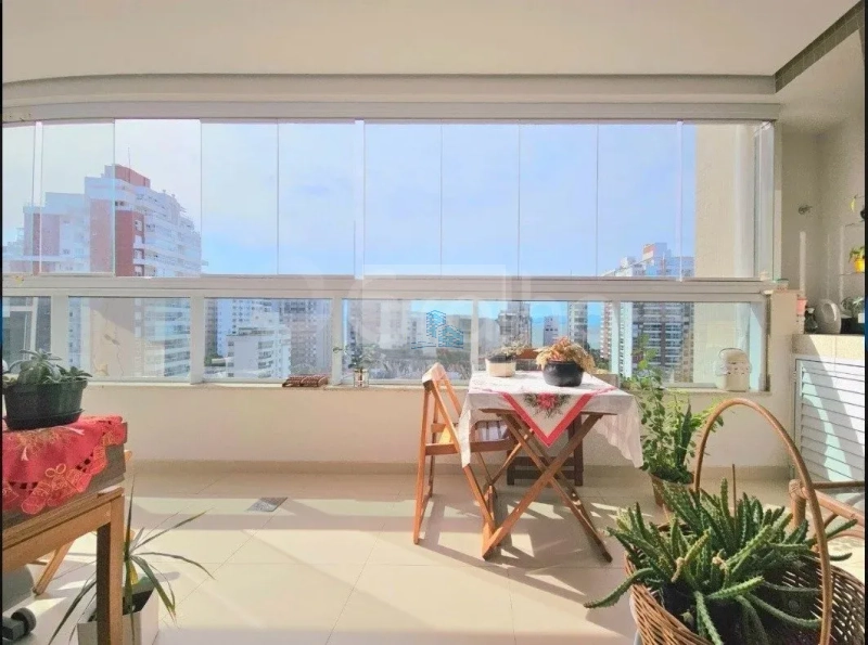 Apartamento de 3 quartos com 3 vagas próximo á Beira Mar