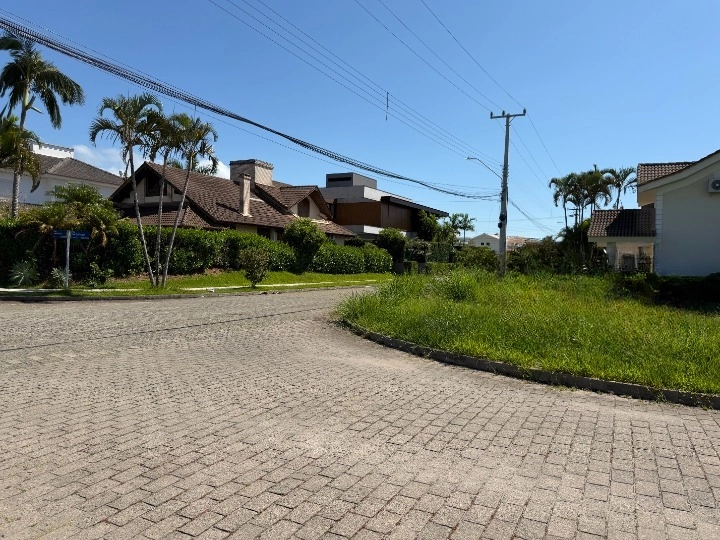 Terreno de esquina à venda – 450m² em Jurerê Internacional: 3ª foto da galeria de imagens do imóvel
