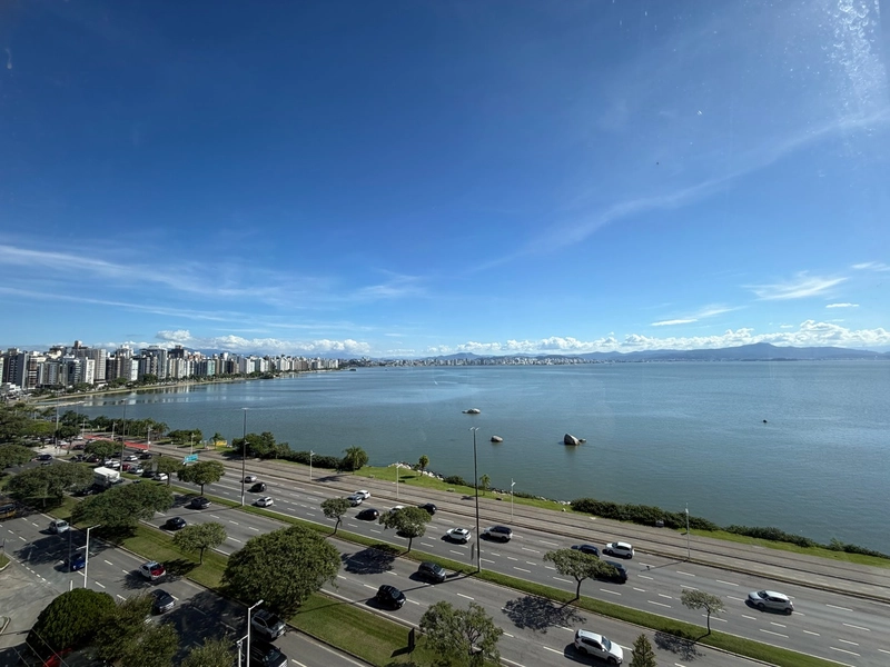 Apartamento frente beira mar com 4 dormitórios sendo 2 suites 2 vagas: 1ª foto da galeria de imagens do imóvel