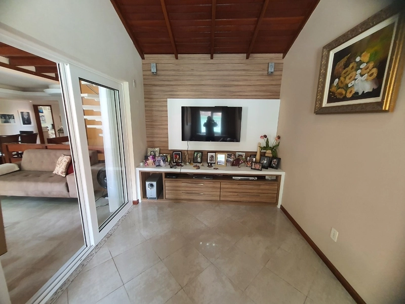 Casa a venda em Coqueiros próximo a praia do meio na via gastronômica: 5ª foto da galeria de imagens do imóvel