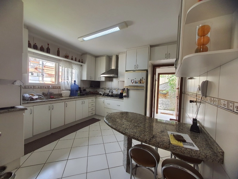 Casa a venda em Coqueiros próximo a praia do meio na via gastronômica: 6ª foto da galeria de imagens do imóvel