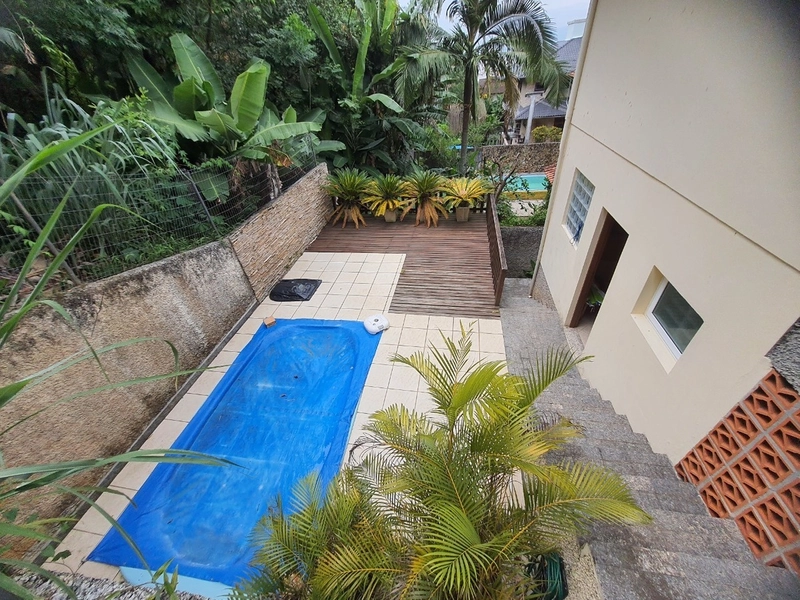 Casa a venda em Coqueiros próximo a praia do meio na via gastronômica: 3ª foto da galeria de imagens do imóvel