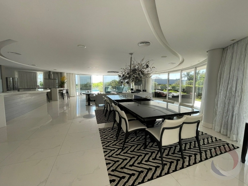 Casa a venda proximo ao DONNA Jurerê internacional: 3ª foto da galeria de imagens do imóvel