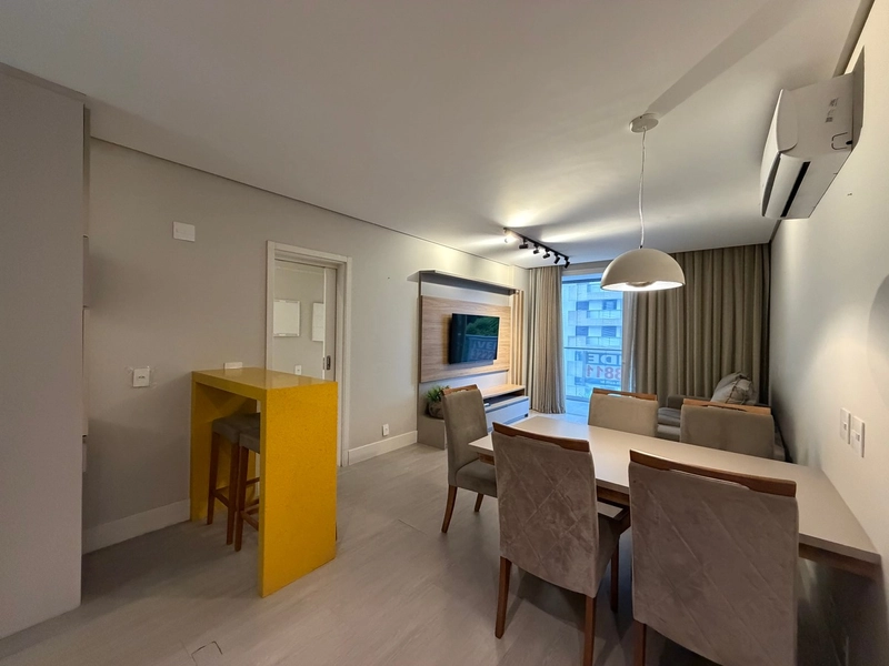 Apto a venda mobiliado de 2 dormitórios  no centro  Florianopolis: 2ª foto da galeria de imagens do imóvel