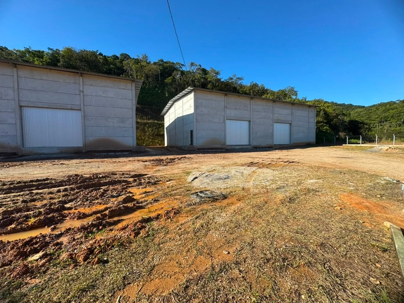Galpão com espaço ideal para impulsionar seu negócio nós temos:: 2ª foto da galeria de imagens do imóvel