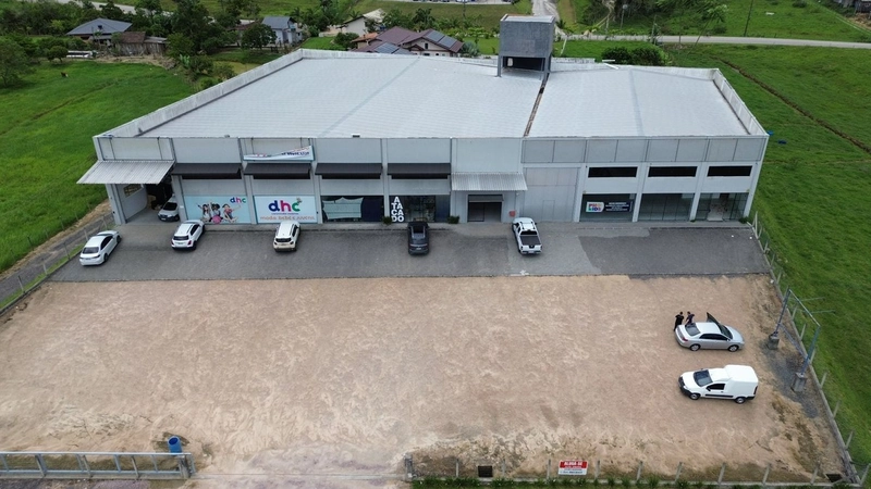 GALPÃO PARA LOCAÇÃO – GASPAR/SC | FRENTE PARA A RODOVIA IVO SILVEIRA: 2ª foto da galeria de imagens do imóvel