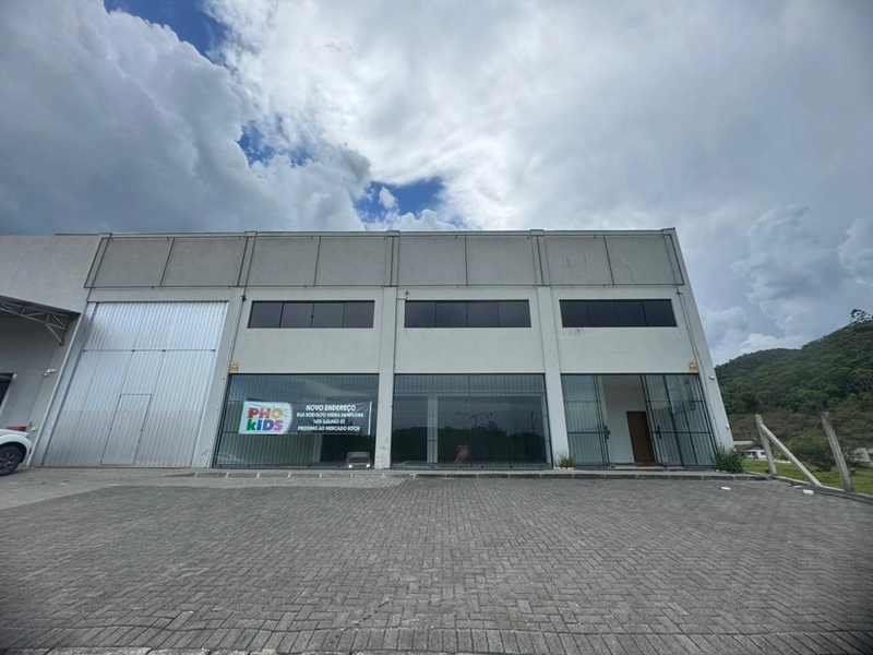 GALPÃO PARA LOCAÇÃO – GASPAR/SC | FRENTE PARA A RODOVIA IVO SILVEIRA: 1ª foto da galeria de imagens do imóvel
