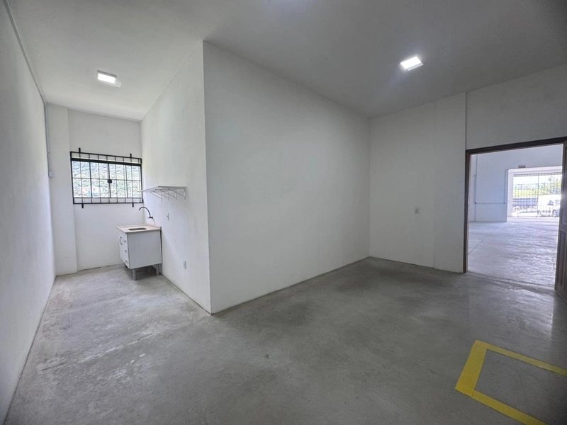 GALPÃO PARA LOCAÇÃO – GASPAR/SC | FRENTE PARA A RODOVIA IVO SILVEIRA: 10ª foto da galeria de imagens do imóvel