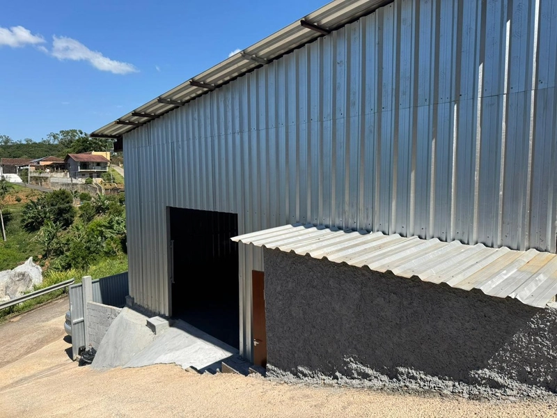 Galpão para locação em Brusque – a 5 minutos do Centro: 2ª foto da galeria de imagens do imóvel