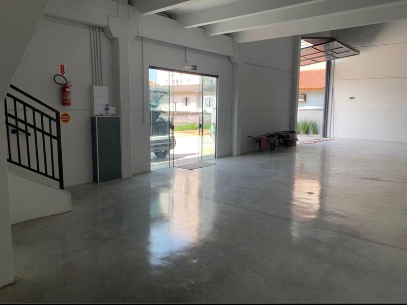Galpão 265m²,com mezanino para escritório,bem funcional,em Brusque.: 8ª foto da galeria de imagens do imóvel