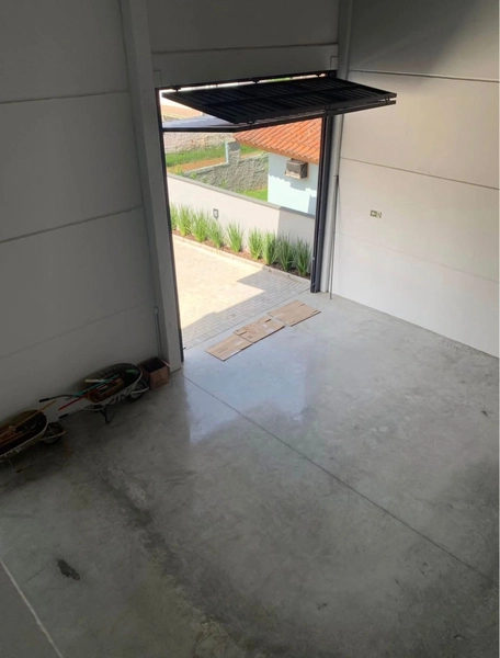 Galpão 265m²,com mezanino para escritório,bem funcional,em Brusque.: 2ª foto da galeria de imagens do imóvel
