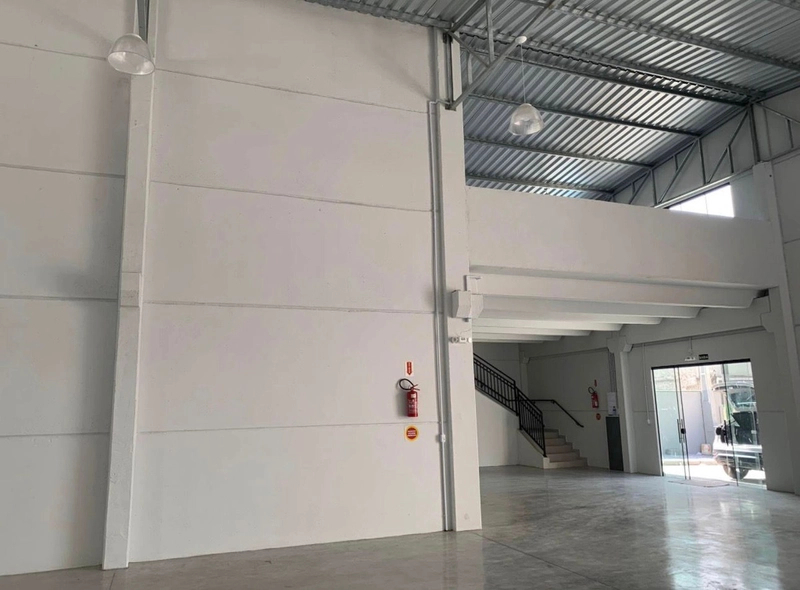 Galpão 265m²,com mezanino para escritório,bem funcional,em Brusque.: 5ª foto da galeria de imagens do imóvel